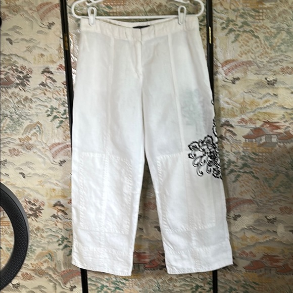 BOSTON PROPER WHIte LINEN BLACK FLORAL EMBROIDERED ON LEG CAPRI PANTS SIZE 6 - Picture 1 of 10
